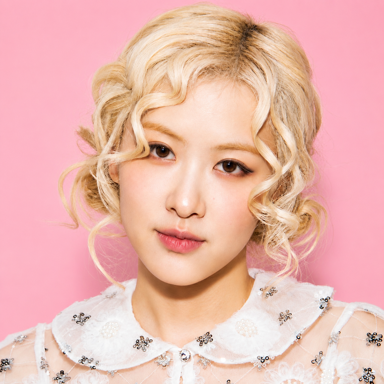 ROSÉ profile photo